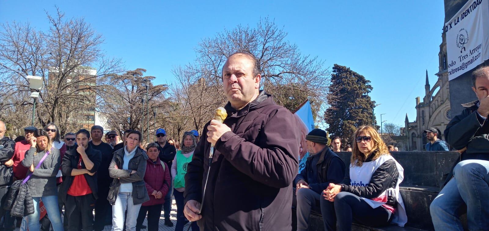 Tres Arroyos marcha en defensa de la democracia y en repudio al atentado contra Cristina Kirchner