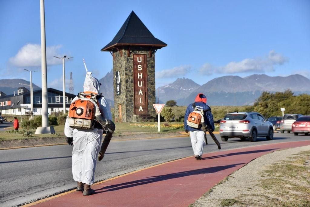 La Municipalidad de Ushuaia continúa con la limpieza de la ciudad.