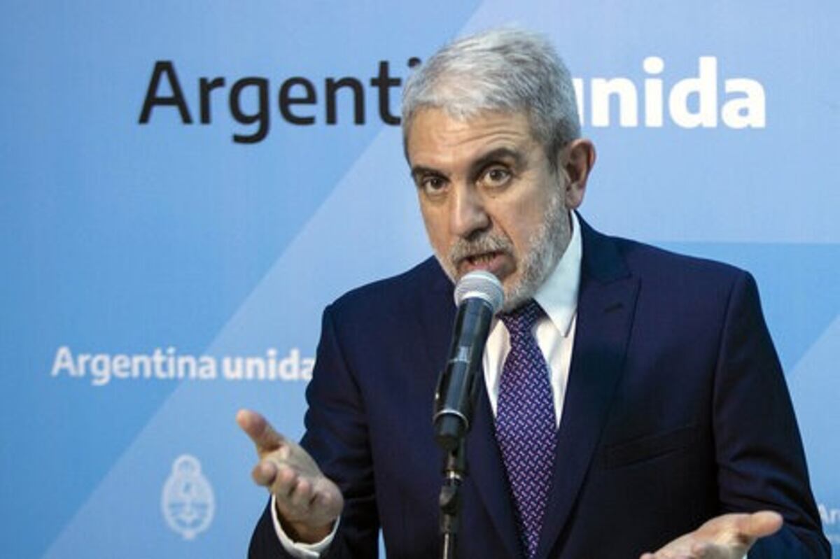 Aníbal Fernández salió a cruzar a La Cámpora para defender la reelección del Presidente