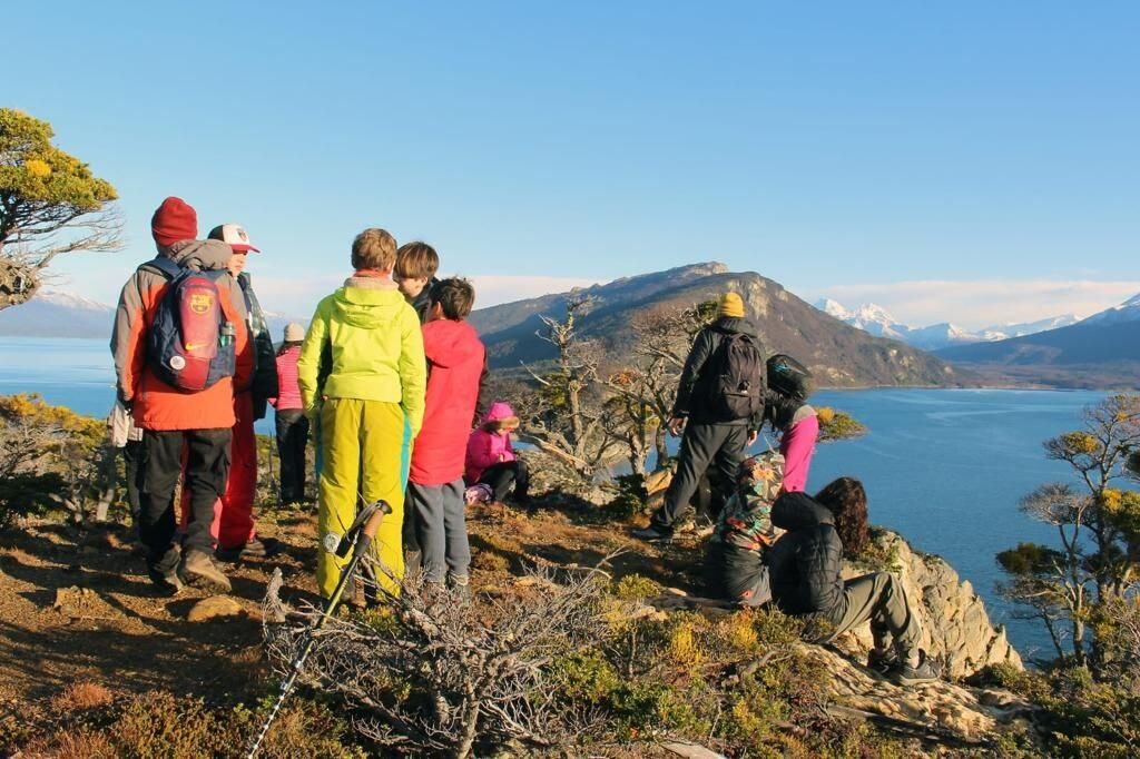 Los alumnos recorrieron la isla y aprendieron del ambiente natural de la zona.