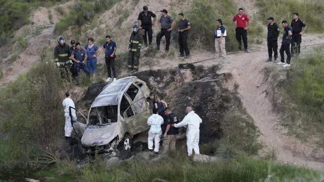 El cuerpo estaba dentro del auto