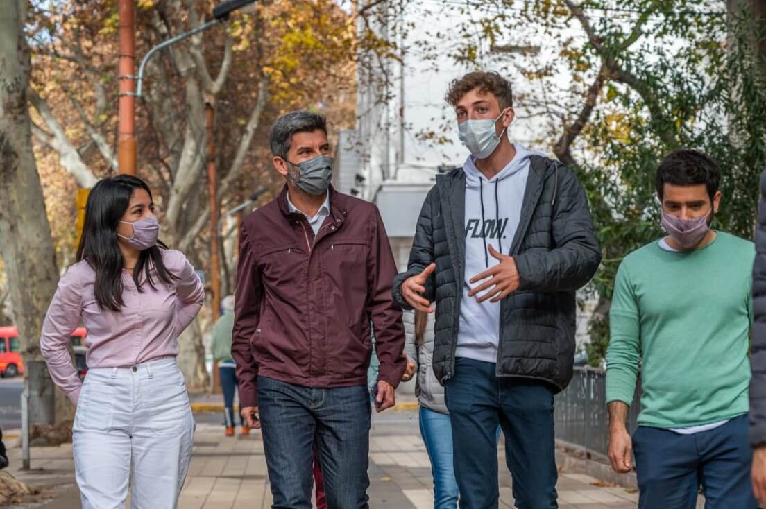 Kurt Ottosen en Mendoza junto al intendente Ulpiano Suárez. Foto prensa 