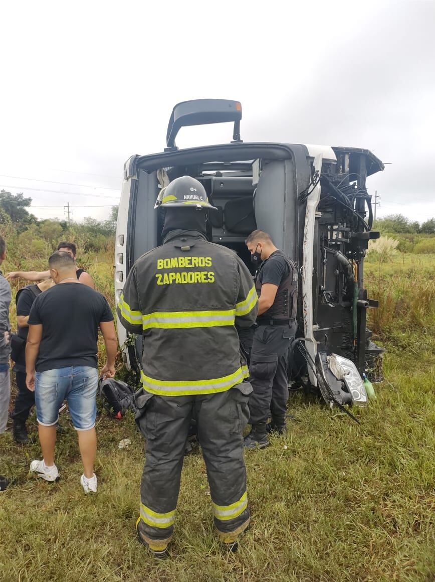 Volcó un micro a la altura a San Lorenzo