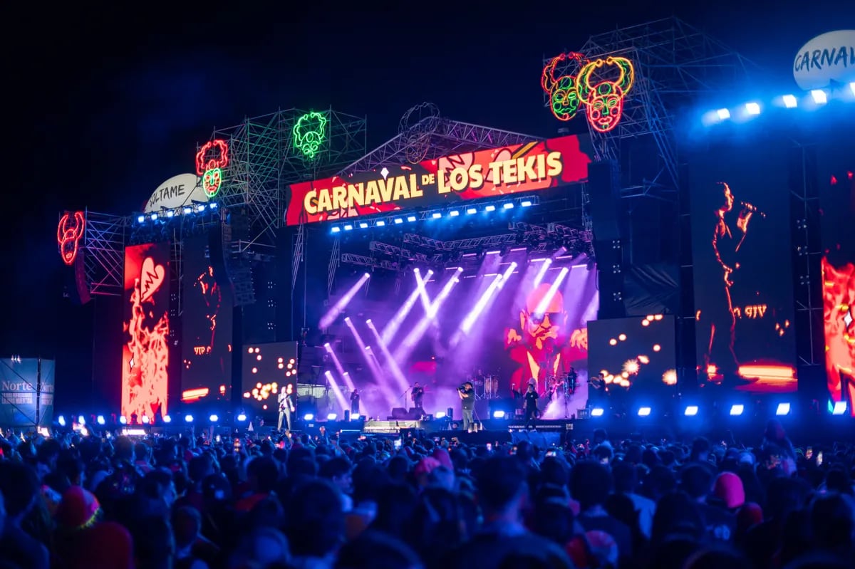 Desde su primera edición, el Carnaval de Los Tekis no es solo un evento musical, sino una celebración que rescata la esencia del carnaval jujeño. Cada noche, el predio se llena de colores, espuma y comparsas que contagian el espíritu festivo de la región.