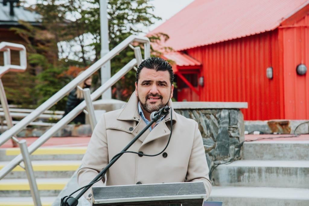 En un acto inaugurado por el Intendente Walter Vuoto, se inauguró la plaza central de la ciudad de Ushuaia