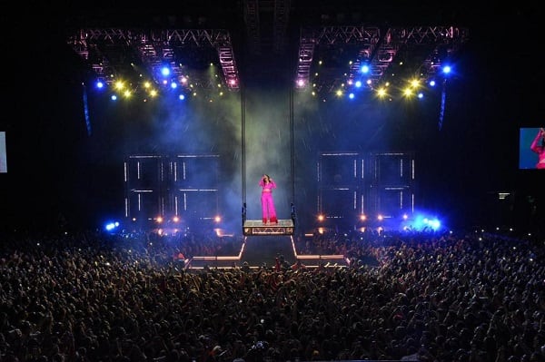 Lali comenzó su gira nacional con un show en el Luna Park.