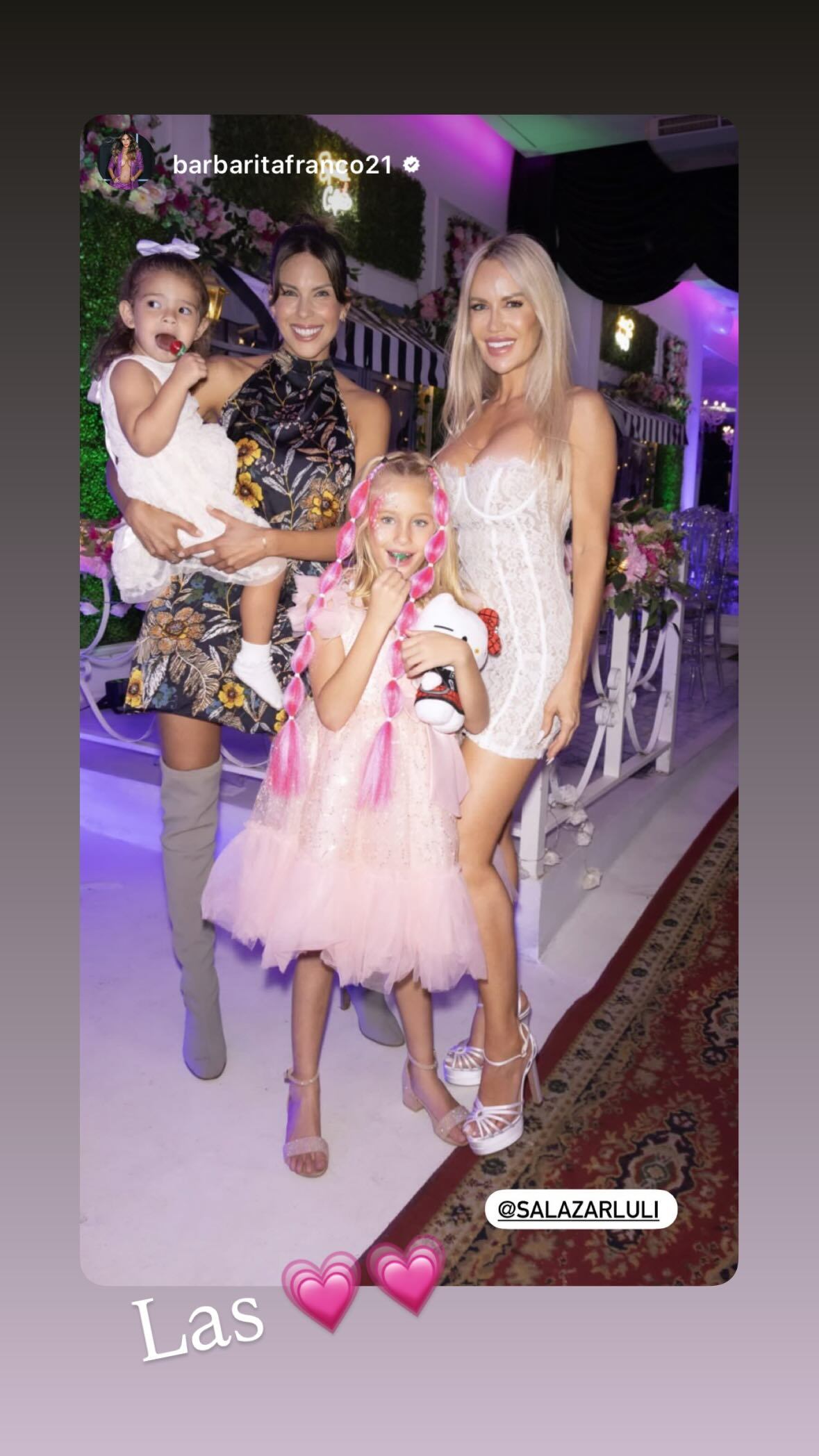Luciana y Matilda junto a Barby Franco y su hija Sarah.