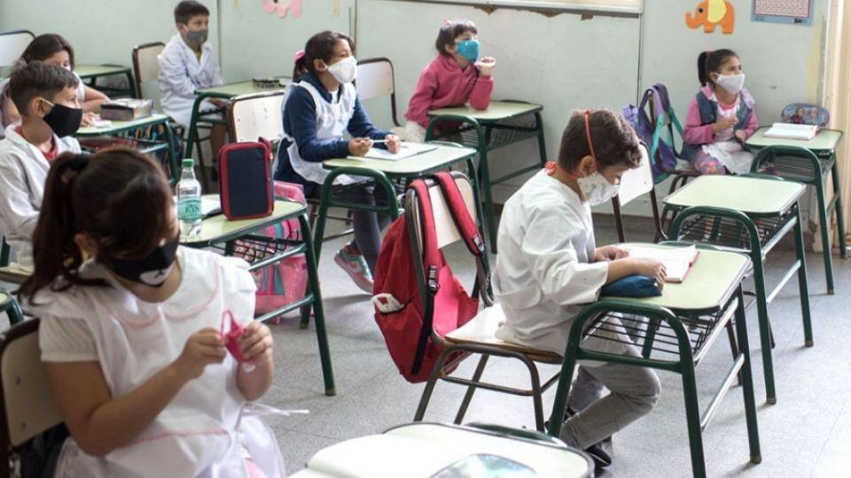 Desde el martes será optativo el uso de barbijo para los estudiantes de la provincia.