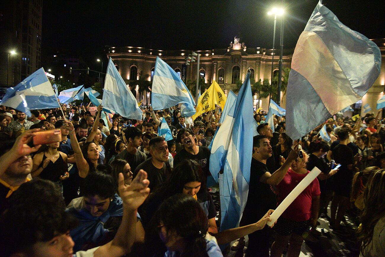 Elecciones 2023. Festejos de La Libertad Avanza en el Patio Olmos, Córdoba. (pedro Castillo / La Voz)