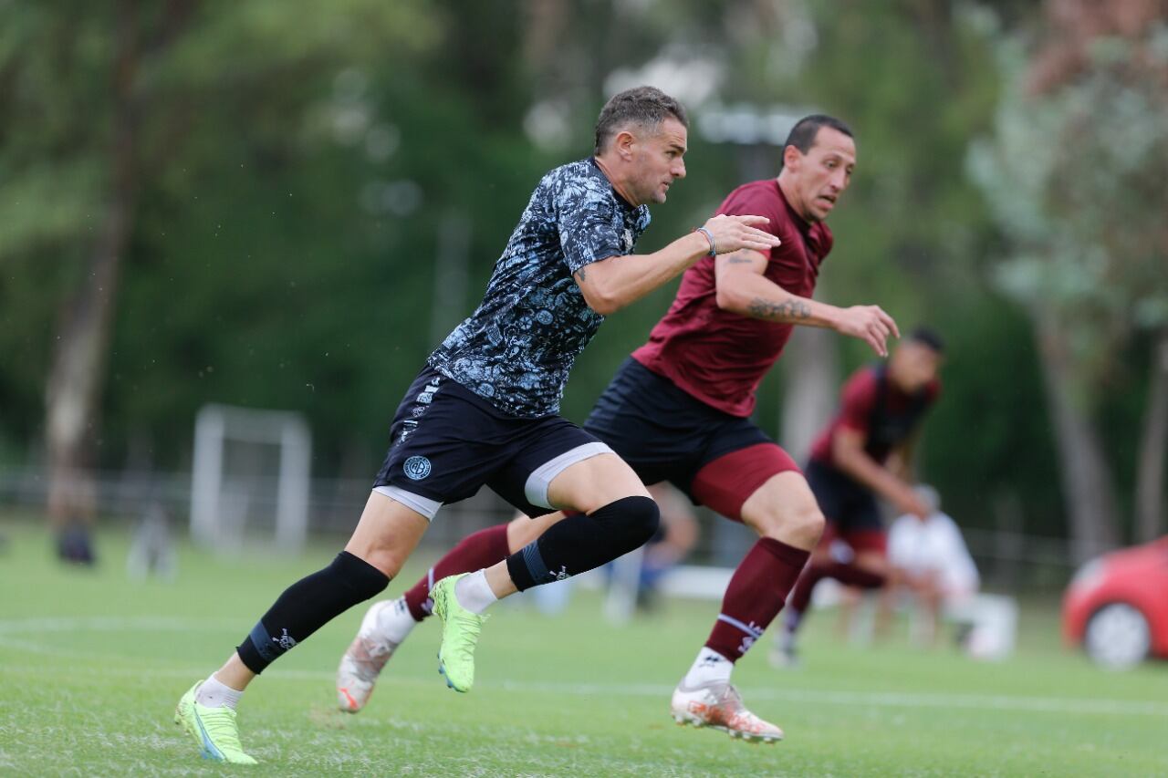 Pablo Vegetti y Cristián Lema fueron titulares en el primer amistoso.