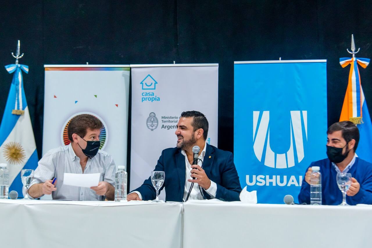 Gobierno y Municipio gestionaron la construcción de 2 mil viviendas en Ushuaia.