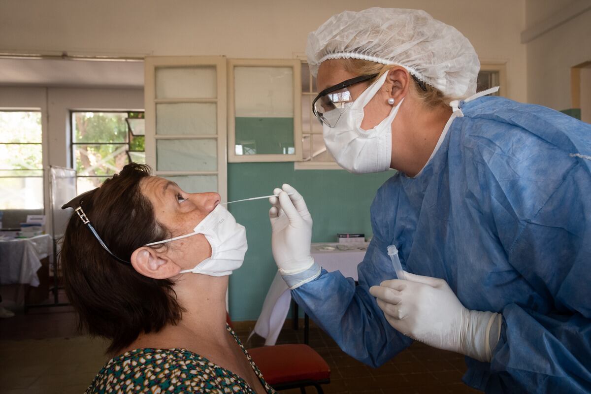 Por primera vez en 50 días bajó el número de casos en las camas de terapia intensiva. 