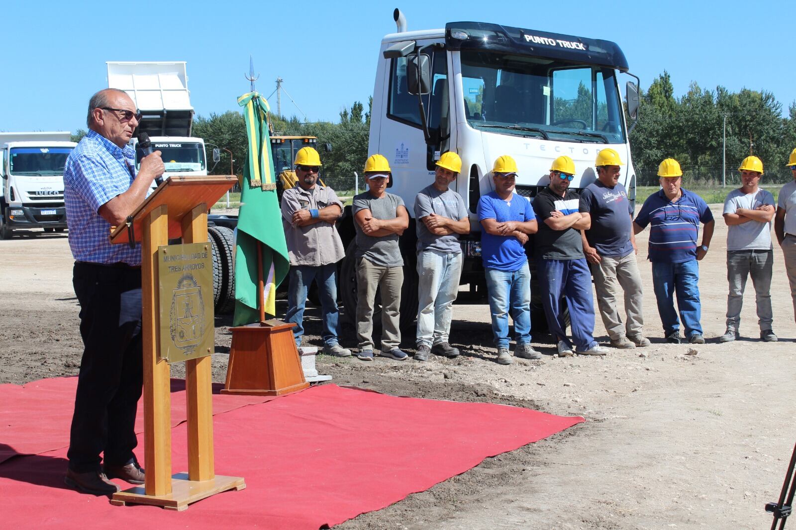 Tres Arroyos, el intendente Carlos Sánchez inaugura la hormigonera municipal