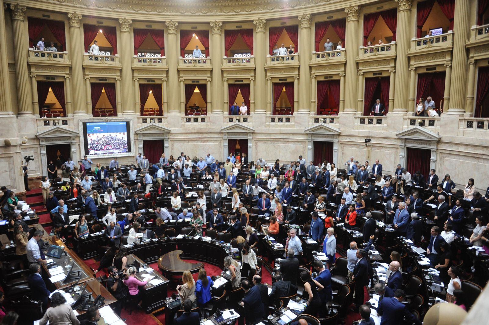 Minuto de silencio por Piñera en Diputados