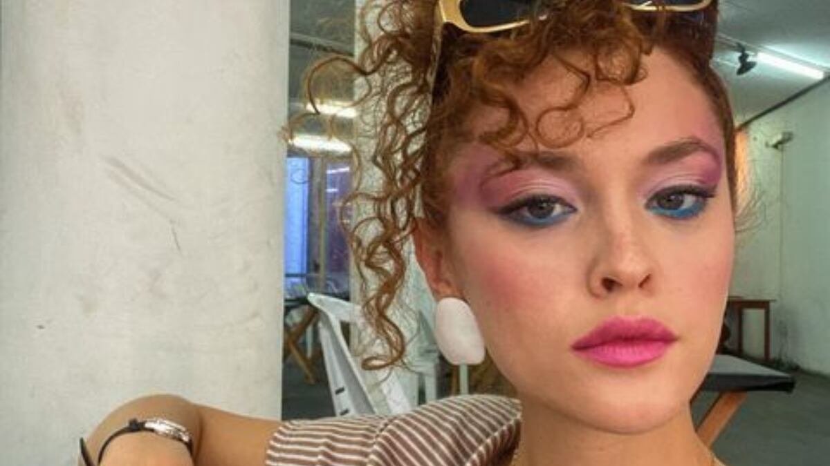 Minerva, la hija de Alfredo Casero, conquistó con un minivestido sin corpiño y levantó suspiros
