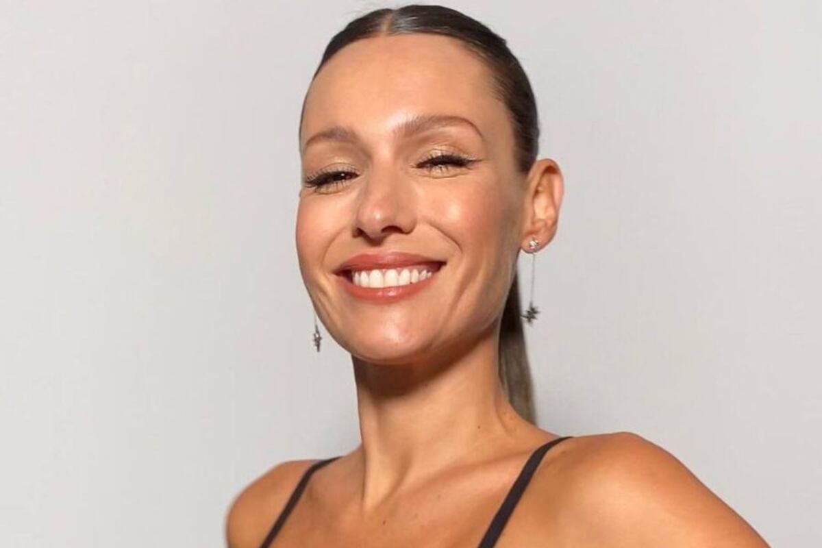 Pampita combinó su conjunto de ropa interior con una prenda única