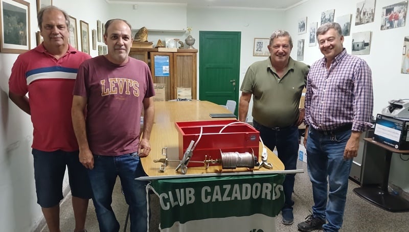 Club Cazadores donó a la Cooperativa Eléctrica de Claromecó un equipo de seguridad