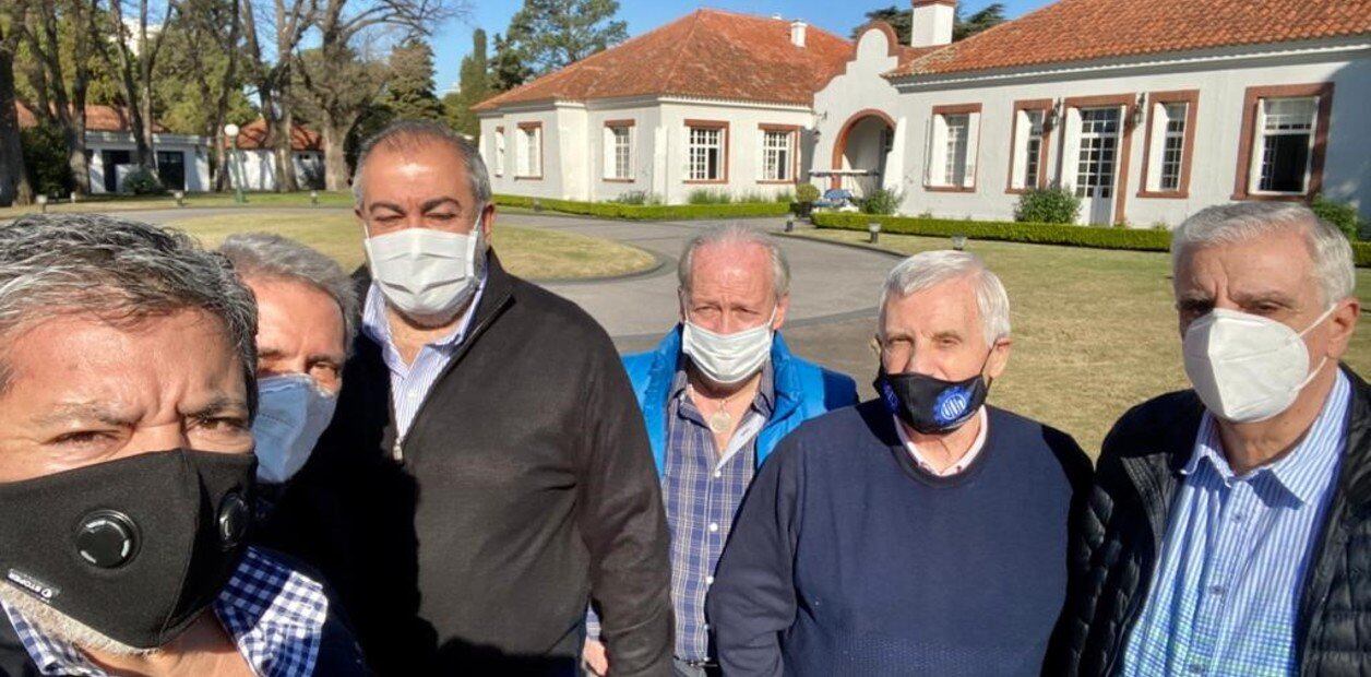 El Consejo de la central obrera en Olivos: Gerardo Martínez, Carlos Acuña, Héctor Daer, Andrés Rodríguez, Antonio Caló y Andrés Lingeri.