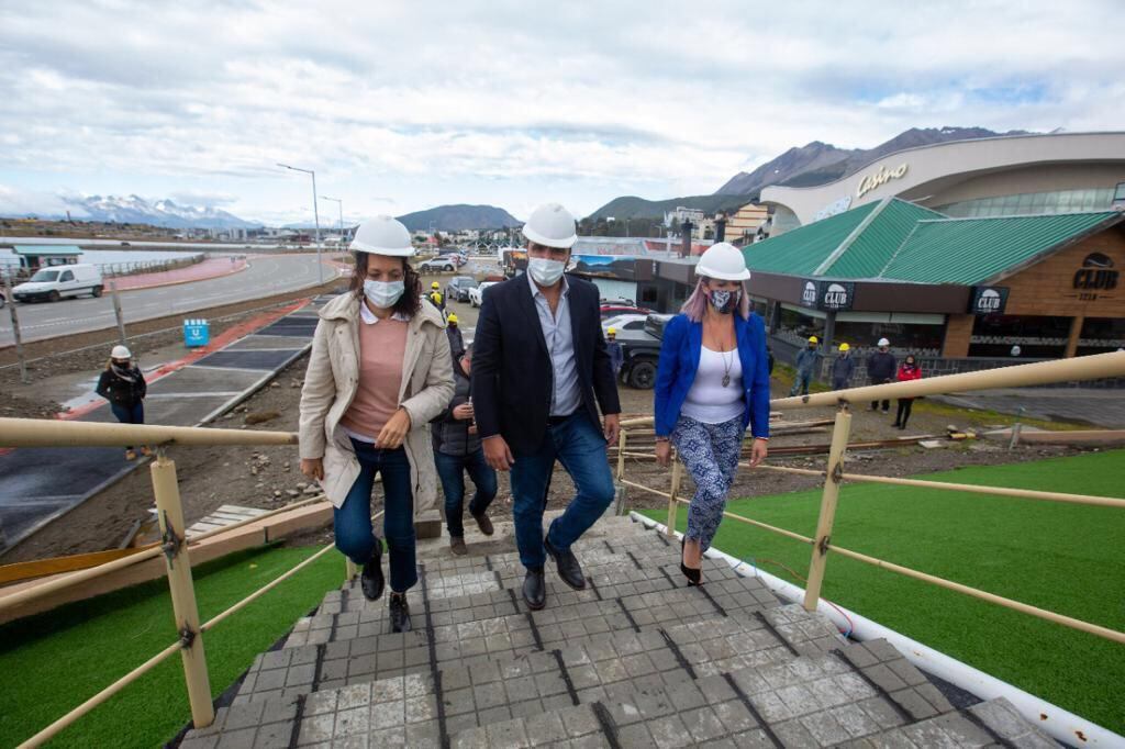 El intendente Walter Vuoto recorrió la obra de la Casa de la Mujer en Ushuaia junto funcionarios de la Sec. de la Mujer.