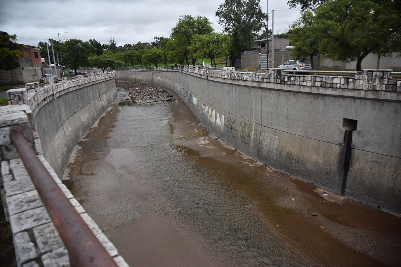 Repararon los daños generados por la tormenta sobre el piso de La Cañada, a la altura de Bella Vista. (Pedro Castillo / La Voz)