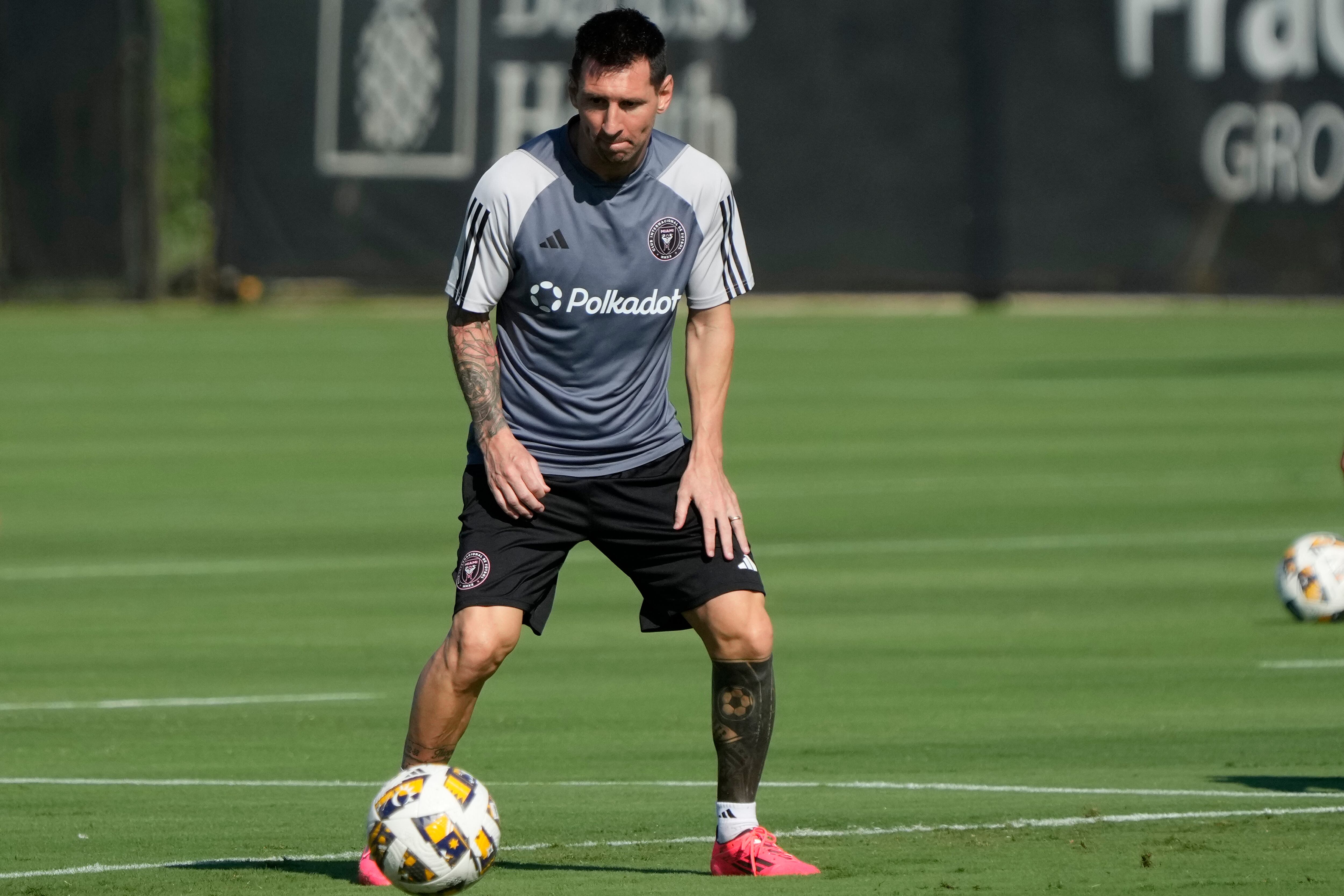 Messi, en el entrenamiento del equipo este viernes. (AP Foto/Wilfredo Lee)