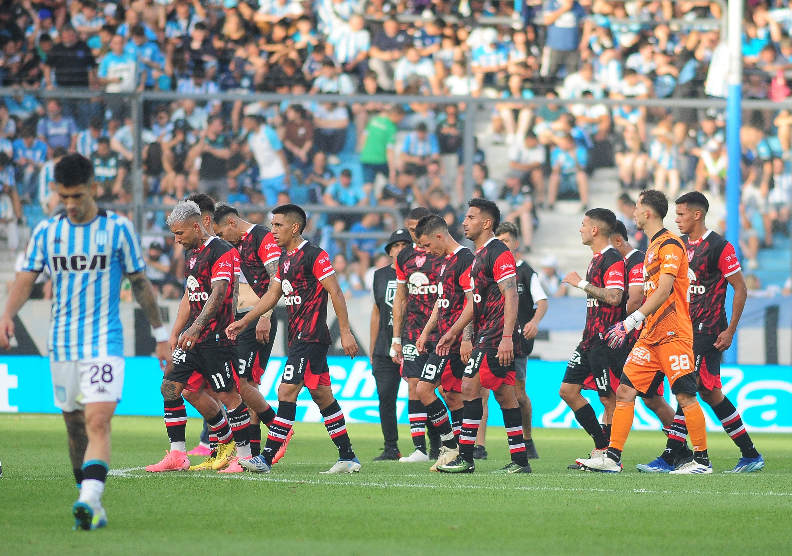 Los 30 minutos iniciales fueron de padecimiento para los de Alta Córdoba. Instituto perdió 0-2 ante Racing en Avellaneda. (Fotobaires)