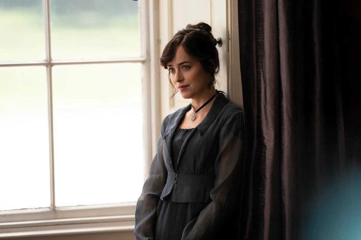 Dura menos de 2 horas, se basa en un libro de Jane Austen y ya generó polémica en el día de su estreno en Netflix
