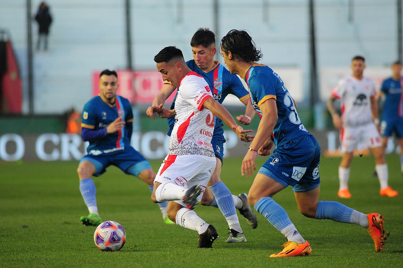 Arsenal vs Instituto. Fecha 25 Torneo Liga Profesional. (Fotobaires)