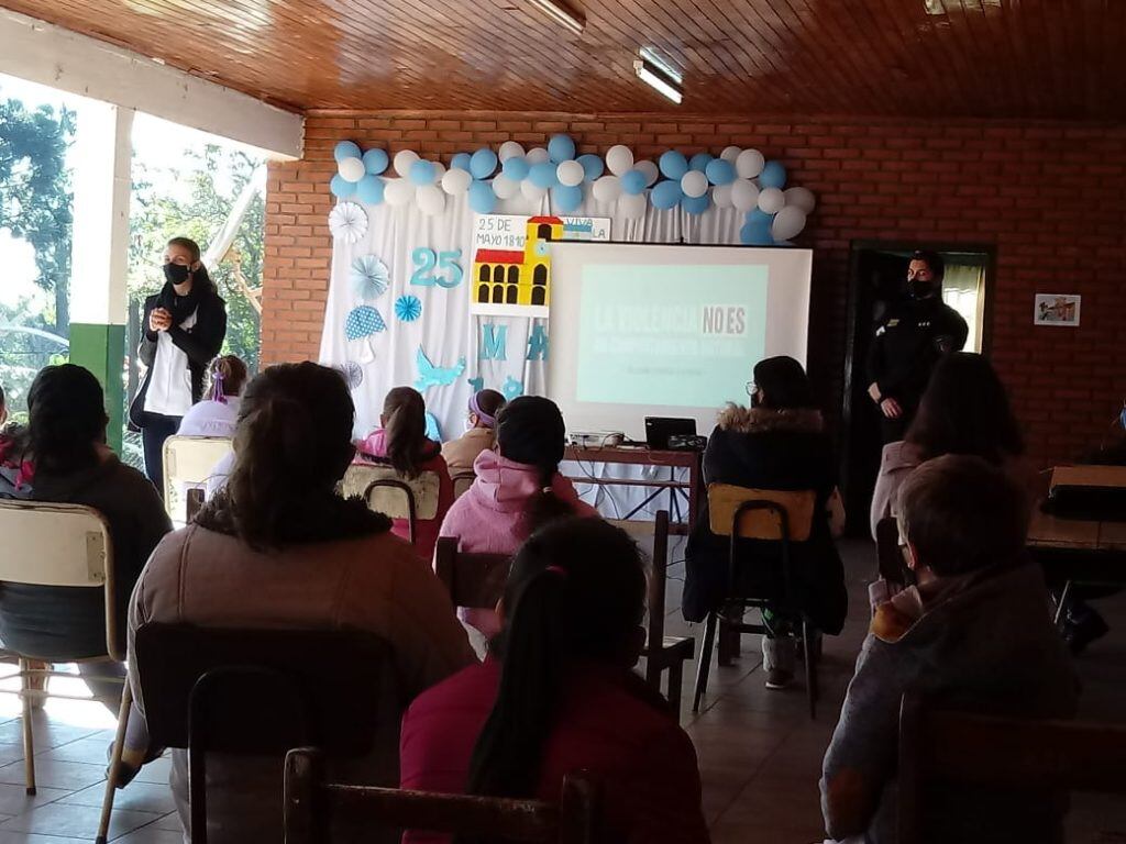 Charla en la Escuela 216 de Oberá