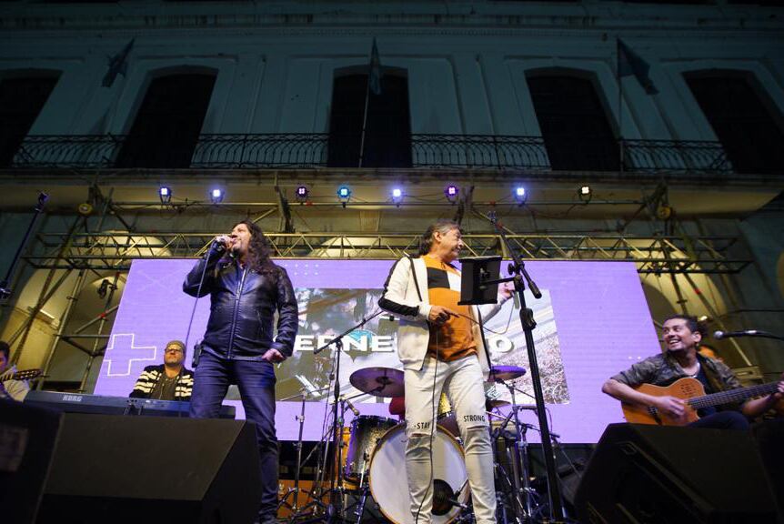 Facundo Toro, en uno de los escenarios de la Noche de las Peatonales (Municipalidad de Córdoba).