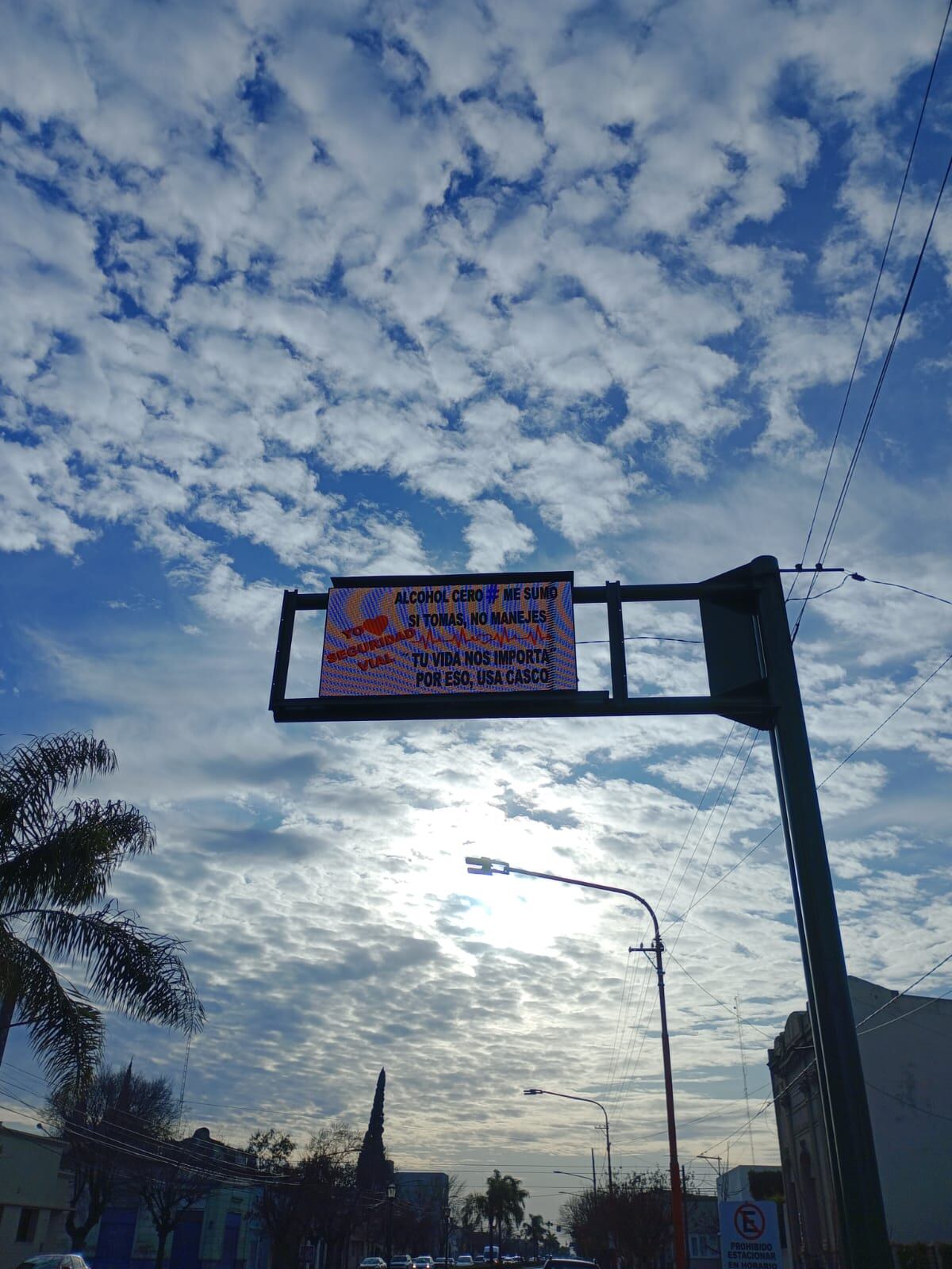 Tres Arroyos: se colocaron carteles con luces LED sobre las avenidas céntricas