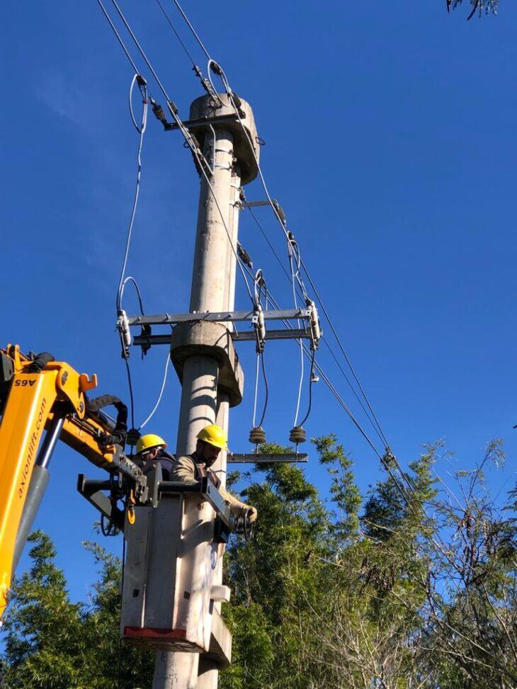 Mejoras en postes y tendido eléctrico en San José y San Javier.