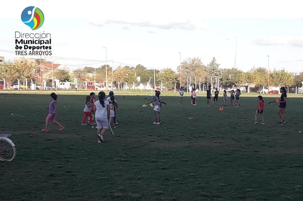 Taller de Hockey sobre Césped en el Barrio Ranchos