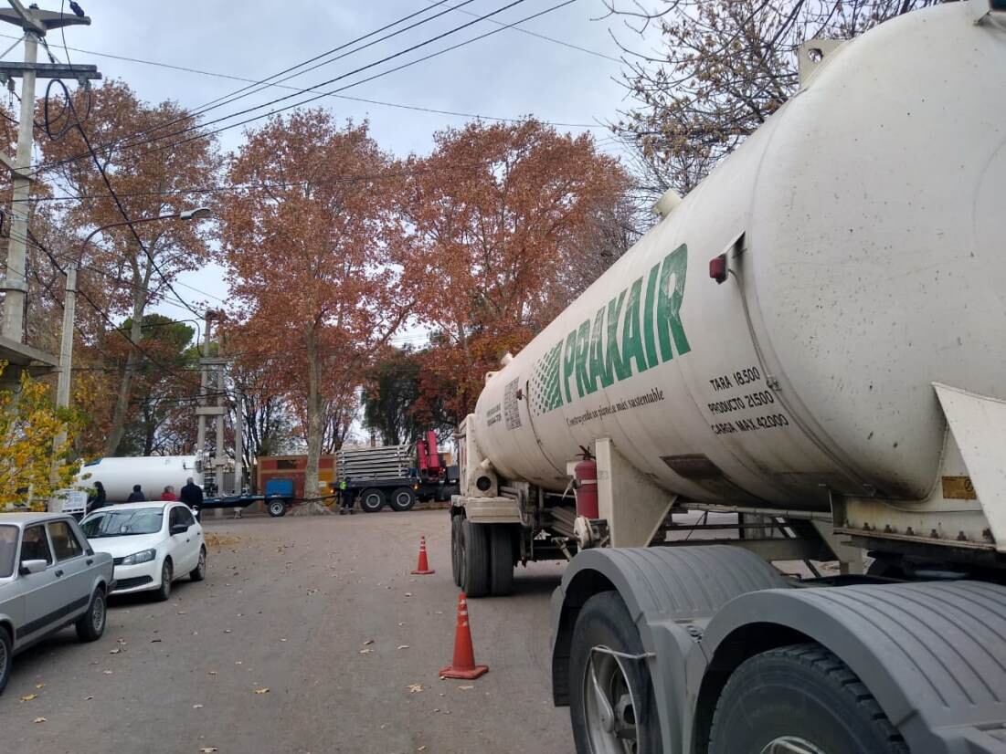 Se concretó la instalación del nuevo equipo que cuenta con una campacidad de 6.000 litros de oxígeno líquido.  