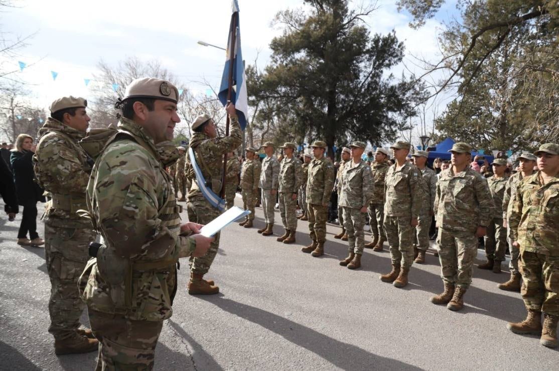 Se realizó el acto y desfile por el Día de la Bandera en San Rafael.