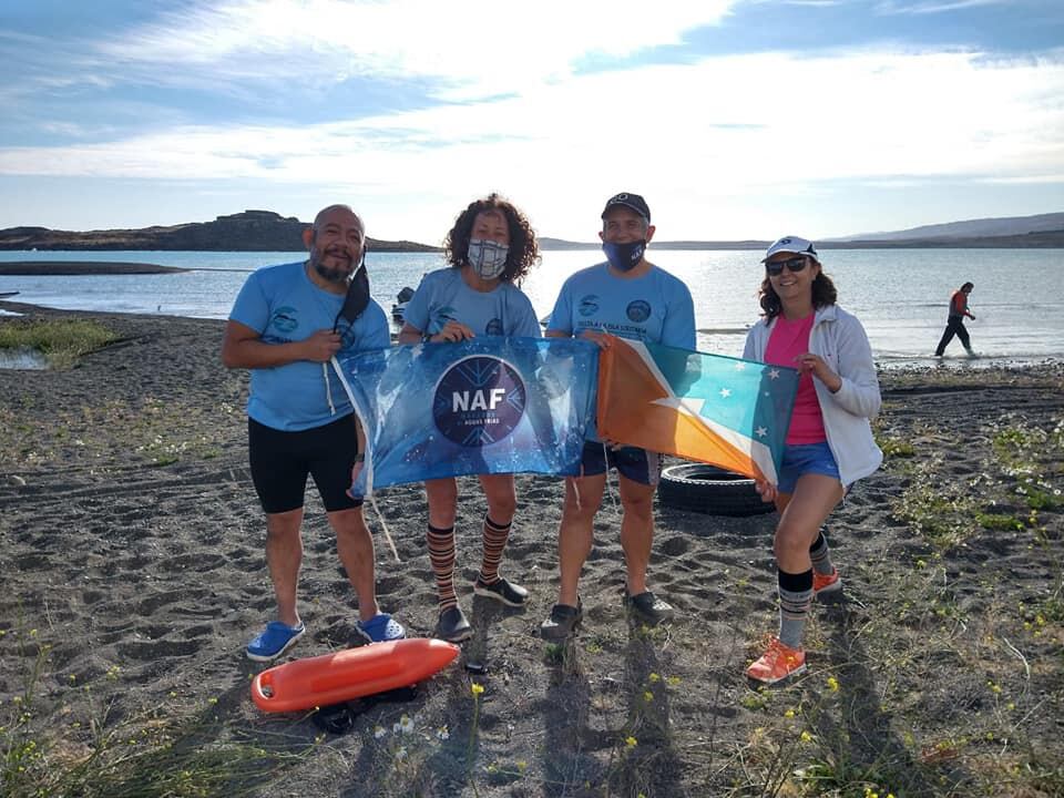 Nadadores de Aguas Frías TDF, representando a la provincia en un evento organizado en El Calafate. 