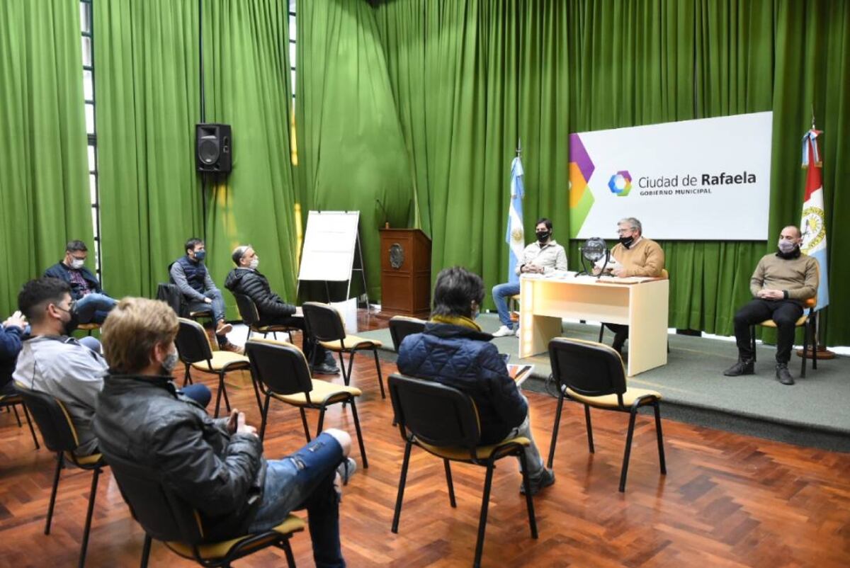 Comenzó la campaña electoral y desde esta noche empienzan a colgar carteles en Rafaela