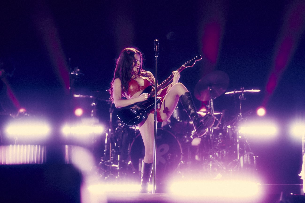 Olivia Rodrigo tocando la guitarra en su show en Lollapalooza Argentina 2024. (Foto: Prensa DF / Lollapalooza)