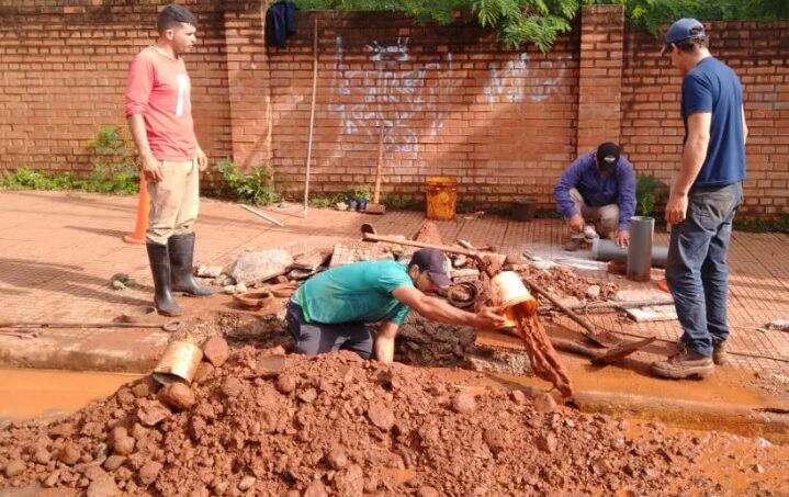 Reducen servicio de agua potable tras rotura de caño.