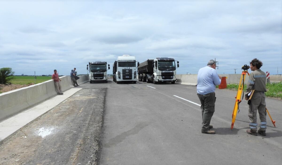Autopista 34: Realizaron una prueba de carga en el puente de Sunchales