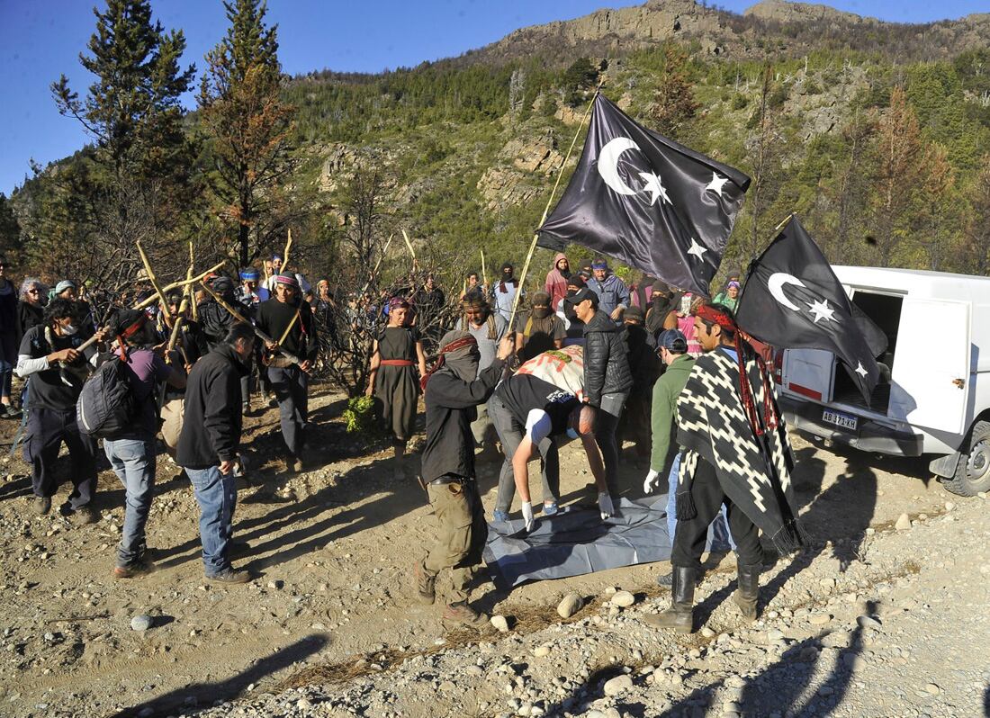 En 2022 se admitió un amparo de la comunidad mapuche para que se les reconociera la propiedad comunitaria de las tierras a las afueras de Bariloche.