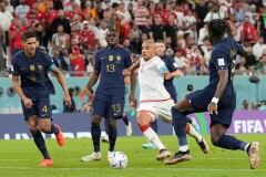 Wahbi Khazri, el "10" de Túnez. El crack no sólo hizo el gol de su selección ante Francia sino que fue la figura del partido. 
La victoria fue histórica, pero no alcanzó para clasificar a octavos de final del Mundial de Qatar 2022. Sin embargo, se llevó el recuerdo de una gran actuación en el Education City Stadium de Al Rayyan, delante del campeón del mundo. Foto: AP/Martin Meissner.