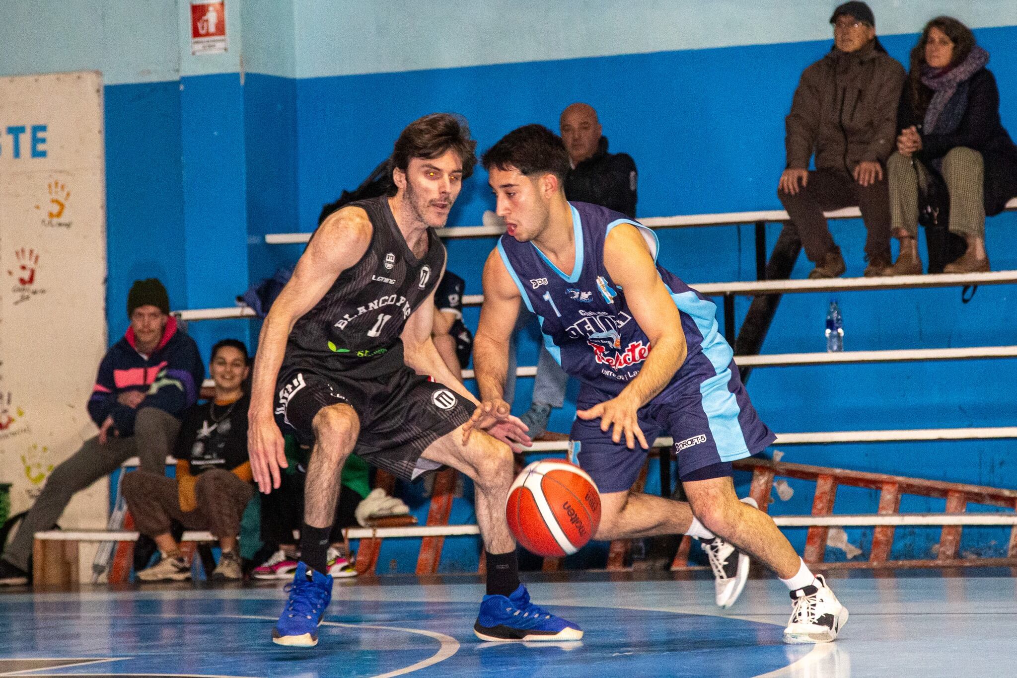 Oficial de Básquet de Tres Arroyos: Triunfos de Costa Sud, Club de Pelota y Sarmiento