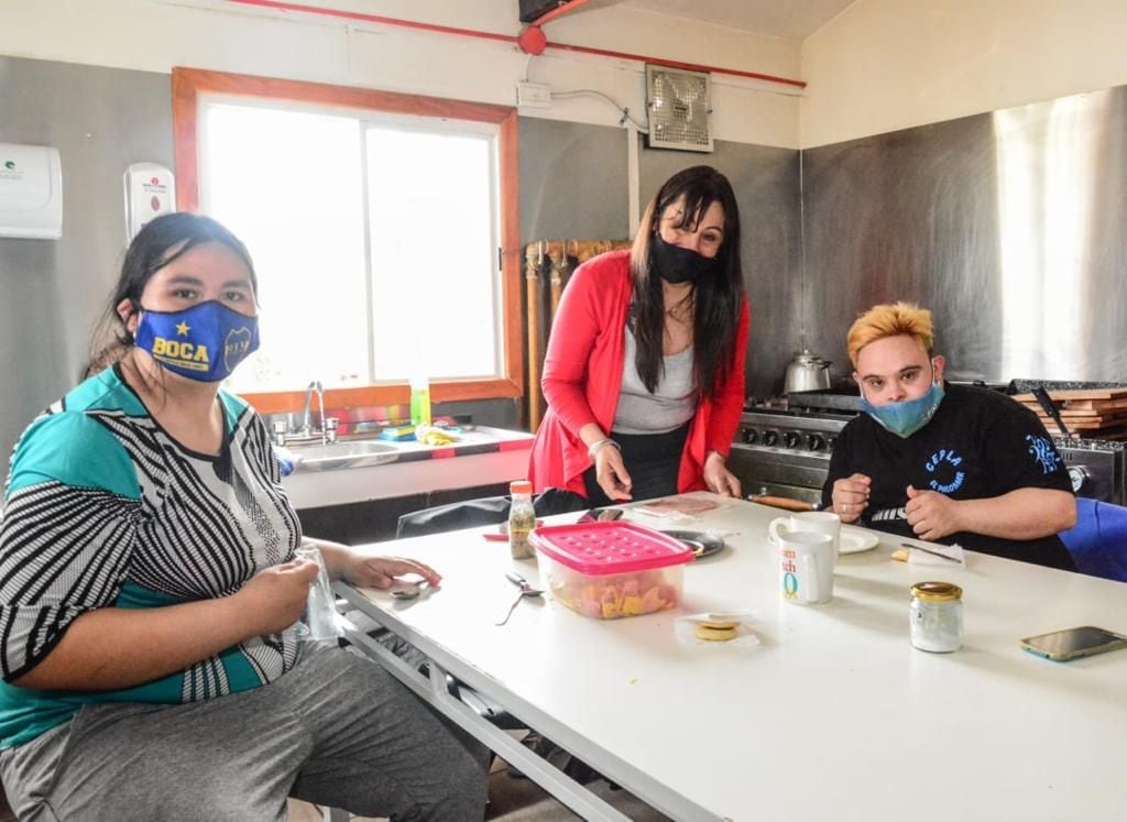 Con talleres, fogones y encuentros en entornos naturales son las actividades para los jóvenes de la ciudad que ofrece la Municipalidad de Ushuaia.