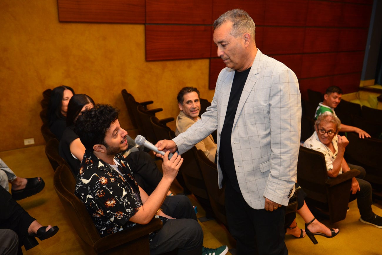 Presentación del libro "Se ve venir el gol" de Vichi Brizuela. De generación en generación con Víctor Emanuel Brizuela, nieto de Don Víctor y al frente de Radio Sucesos (Nicolás Bravo / La Voz)