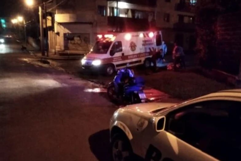 Oberá: accidente vial dejó a un motociclista herido.