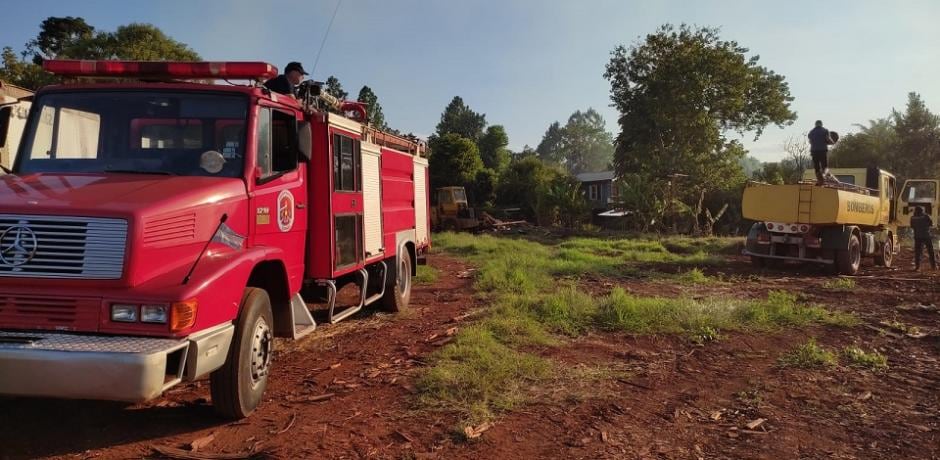 Alerta por el resurgimiento del fuego en el aserradero del Km 18 de Eldorado.