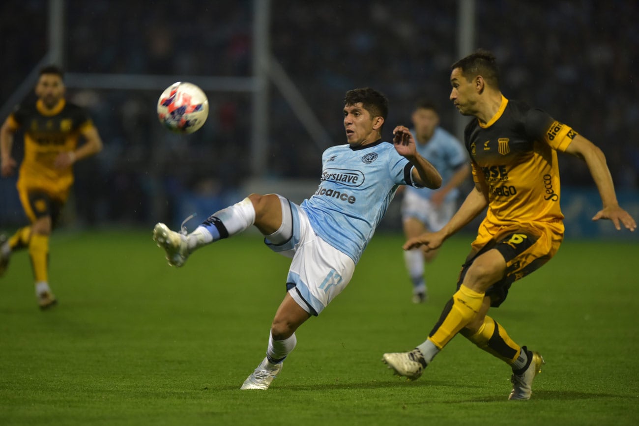 Maximiliano Comba, el autor del único gol de Belgrano en el partido ante Mitre. (Ramiro Pereyra / La Voz)