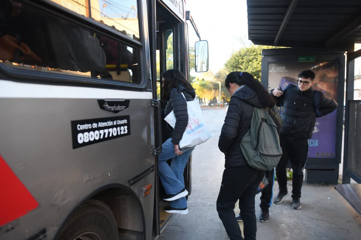 El Gobierno podría congelar las tarifas de colectivos y subtes: había un aumento programado para este viernes