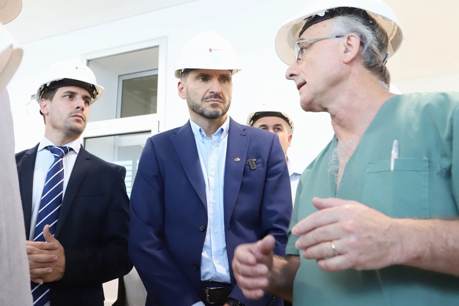 Recorrida de Pullaro por el Nuevo Hospital Regional de Rafaela